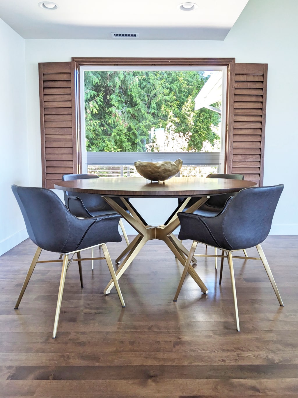 Contemporary space saving round table with blue chairs